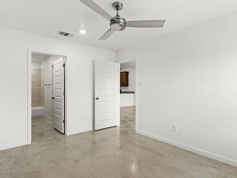 906 Wax Myrtle Ct — Photo 3