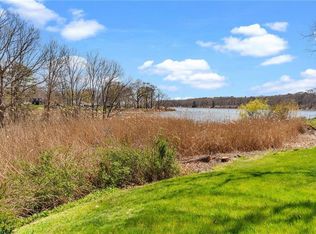 5 Canfield Ct, Warwick, RI 02889
