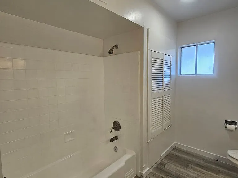 Town & Country Apartments — Photo 25