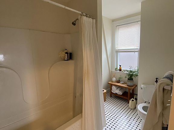 3rd image of 28 Chatham St #1