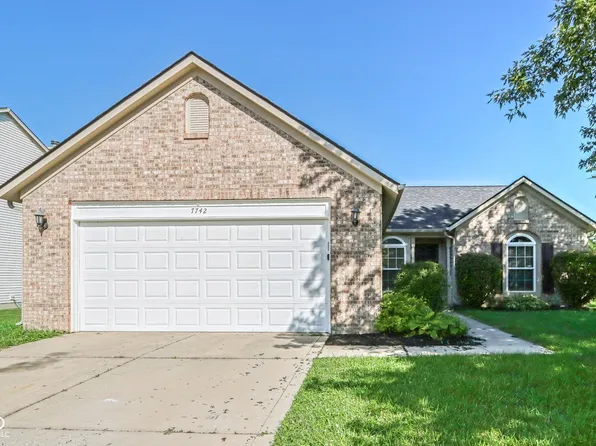 7742 Stratfield Dr, Indianapolis, IN 46236