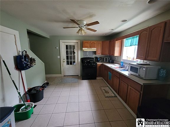 4th image of 376 S Main St