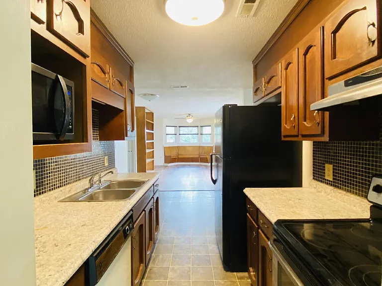 212 S Elton Cir — Photo 4