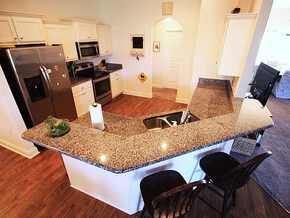 2nd image of 4647 Belvedere Cir