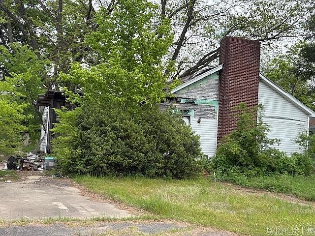 2nd image of 107 E Lake Rd