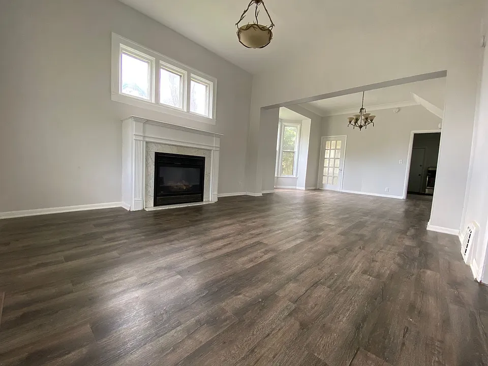 873 Desoto St
