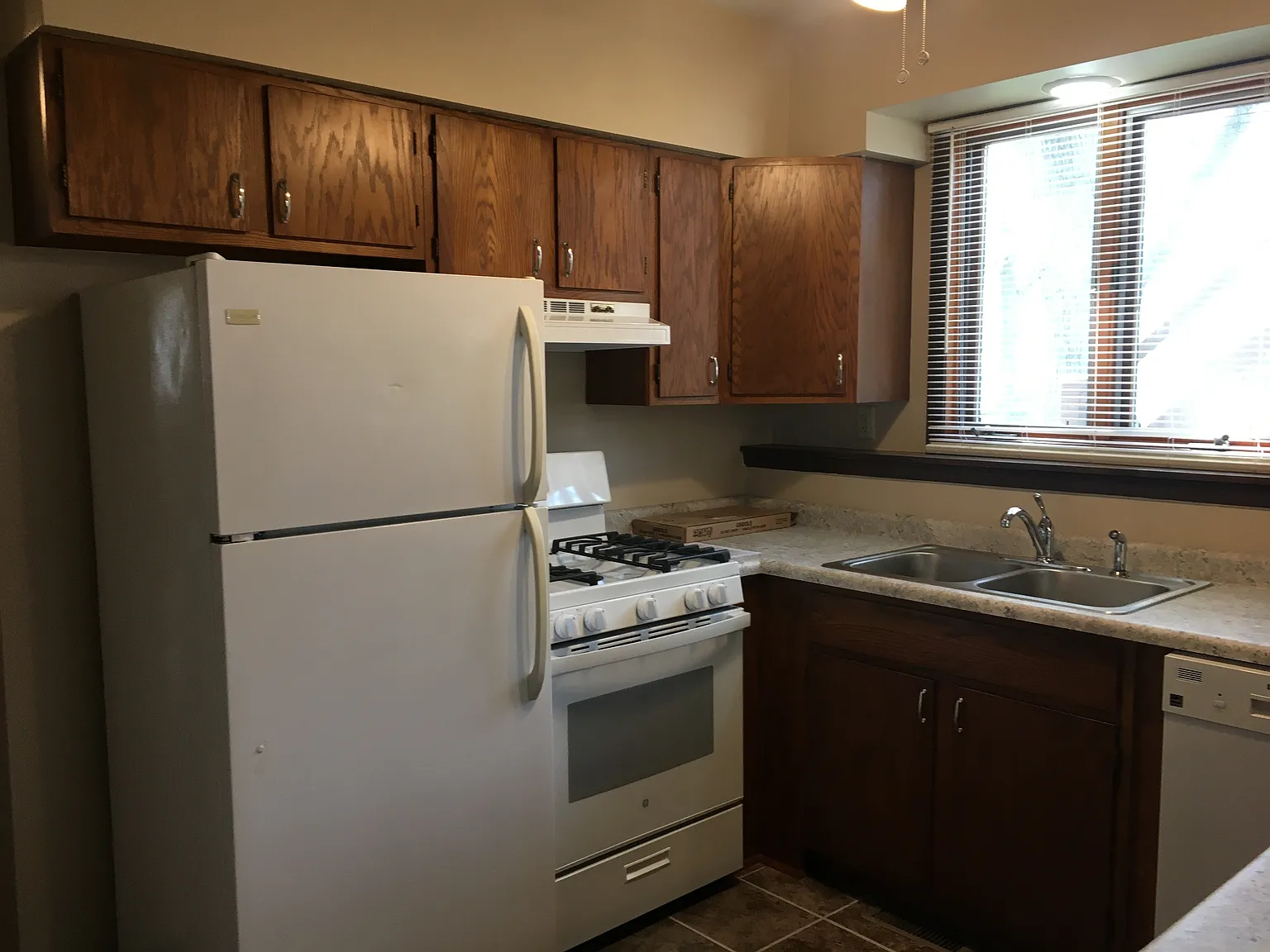 2 bed, 1100 sqft, $1,450 — Photo 4