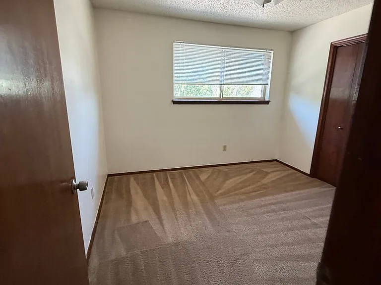 Fox Valley Apartments — Photo 54