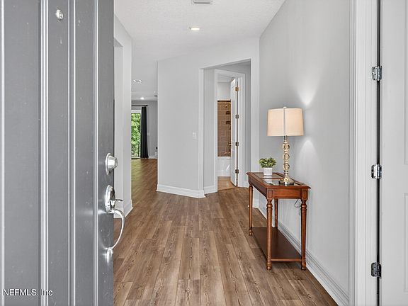 4th image of 179 MYRTLE OAK Court