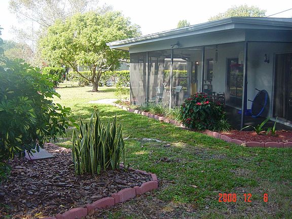 Oversized lot has plenty of room for whatever you can imagine