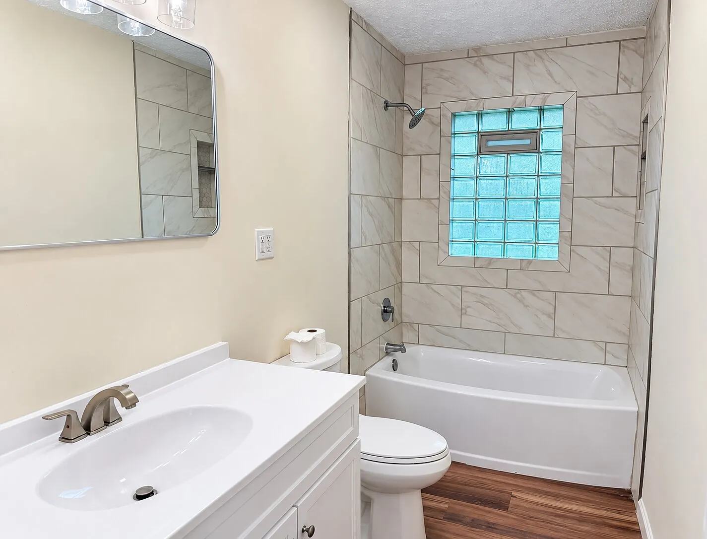 3 bed, 900 sqft, $1,425 — Photo 4