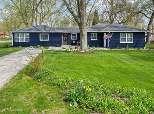 199 Calkins Dr, Sugar Grove, IL 60554