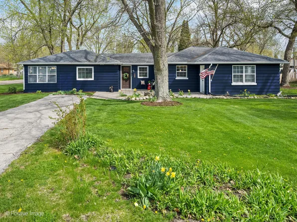 199 Calkins Dr, Sugar Grove, IL 60554