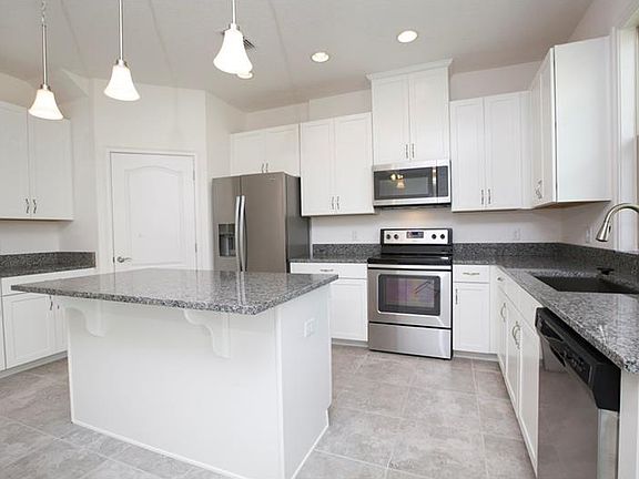 5th image of 14034 Helsby St