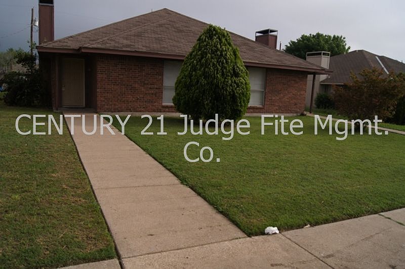 Welcome to 855 Potomac Drive!