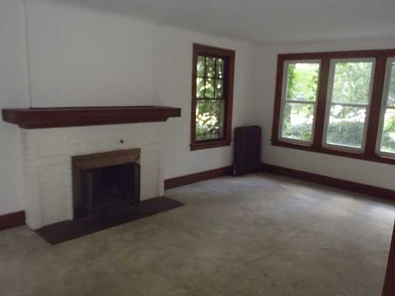 4th image of 14503 Grandmont Ave