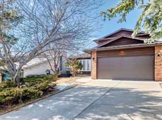 183 E Dalcastle Way NW, Calgary, AB T3A 2N5