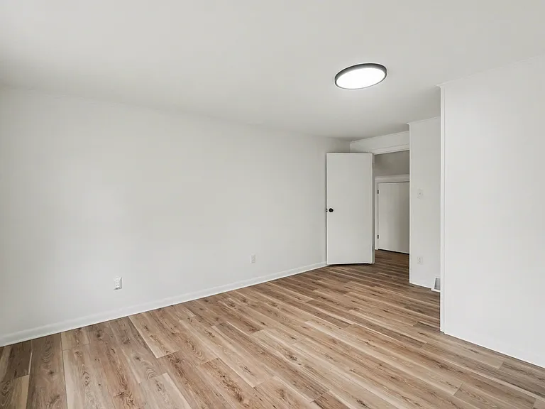 1555 Locust St — Photo 20