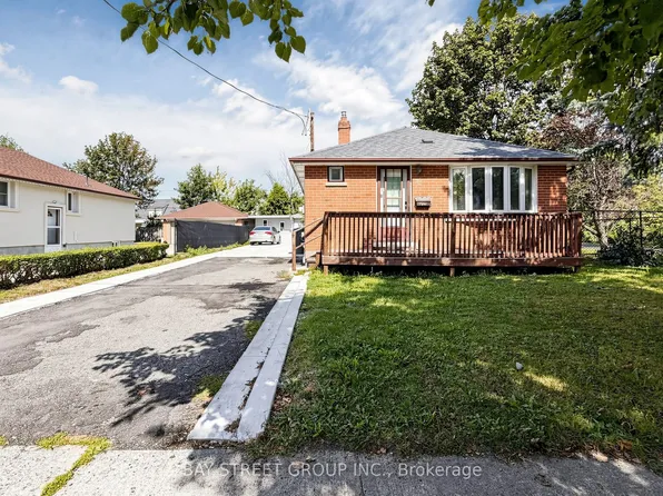 26 Sunset Blvd, Brampton, ON L6X 1W9