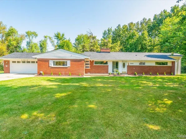 23815 E Newell Cir, Farmington Hills, MI 48336