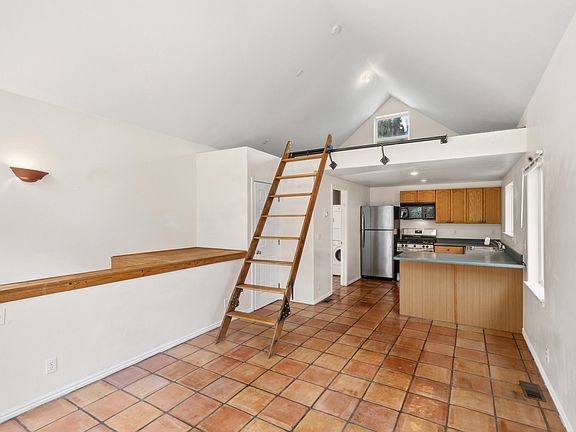 3rd image of 916 Two Rivers Dr