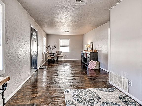 5th image of 4624 SE 22nd St