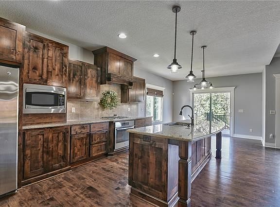 3rd image of 11312 Taylor Dr