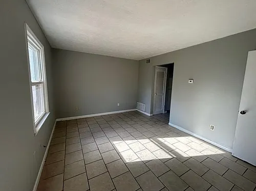 305-307 Jockey Club Dr Photo 1