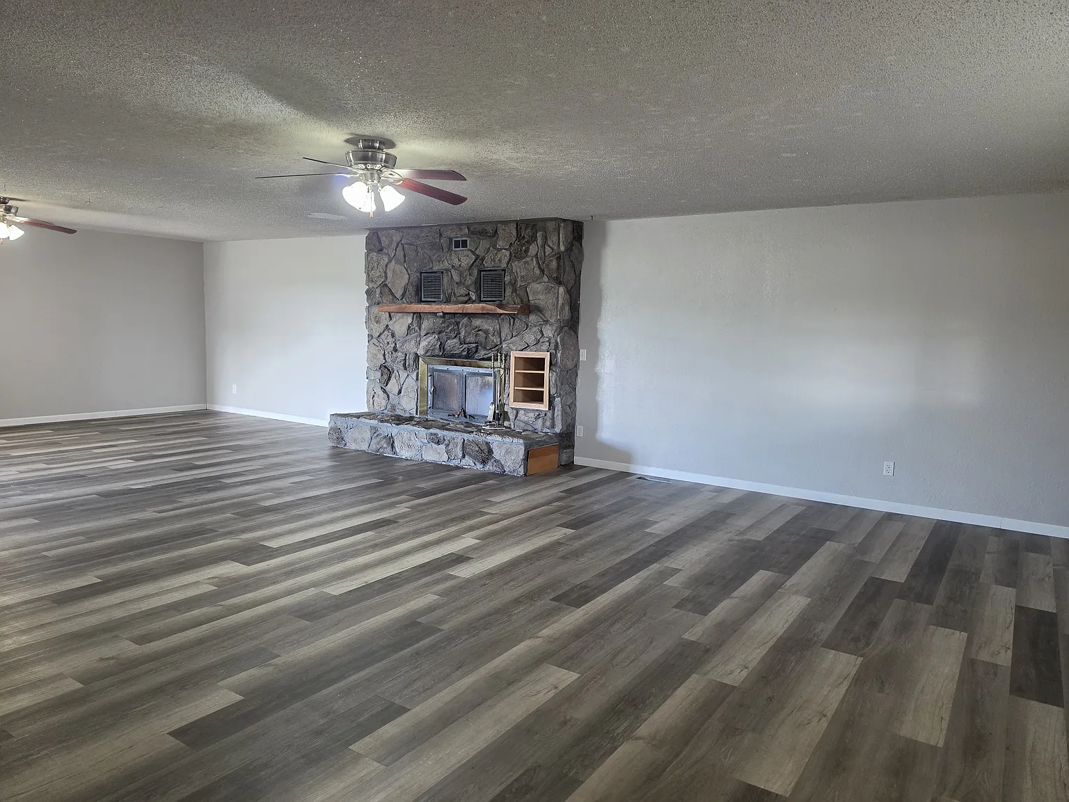 E 21st Ave, Hutchinson — Photo 2