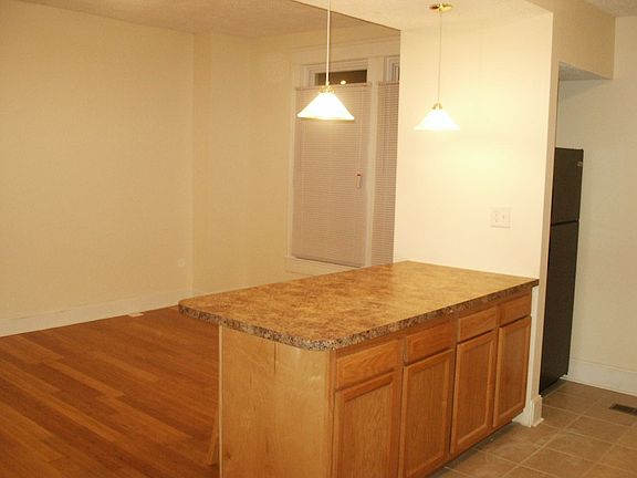 Kitchen - Breakfast island