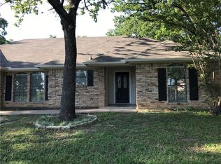 913 Lakeview Dr, Azle, TX 76020