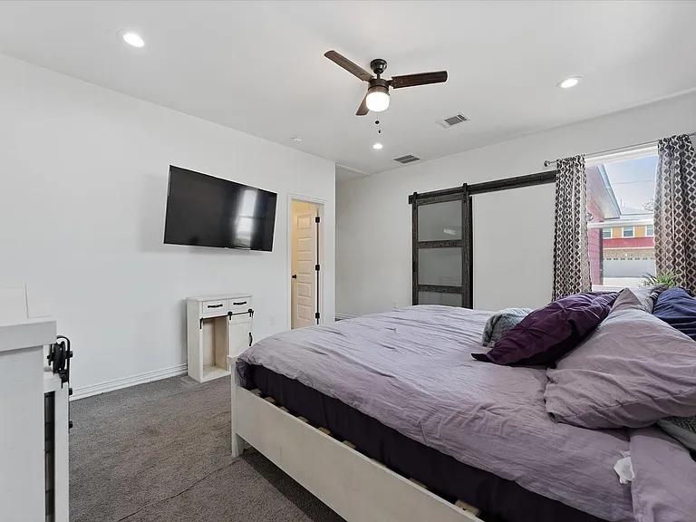 4547 Newberry St — Photo 14