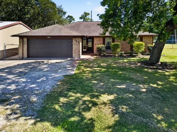 727 Cindy Lane, Cove, TX 77523