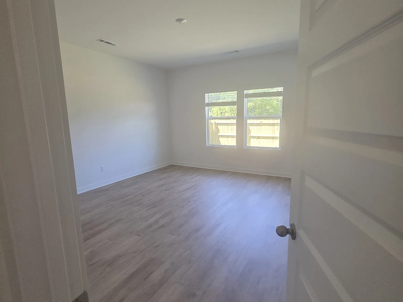 4 bed, 2313 sqft, $2,800 — Photo 4
