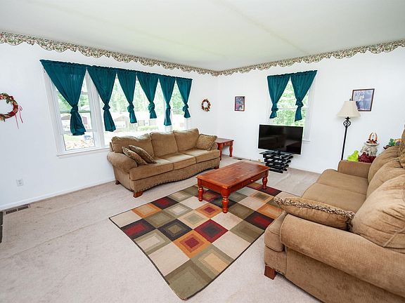 5th image of 107 Anita Ct