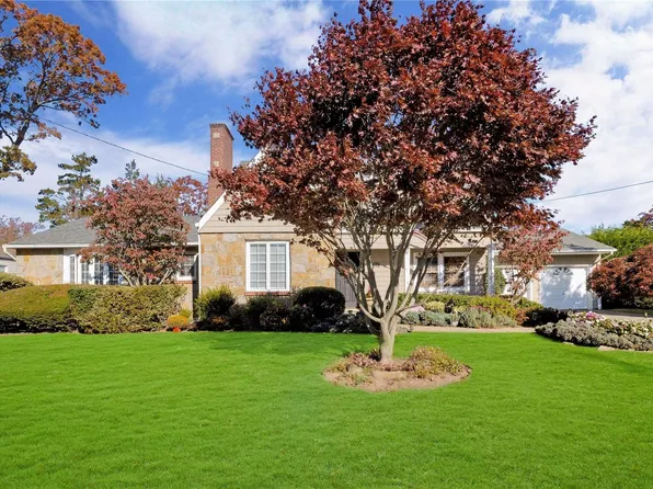 25 Chestnut Street, Massapequa, NY 11758