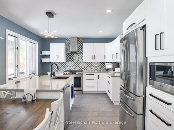 240 Oriole Cres, Gravenhurst, ON P1P 1C6