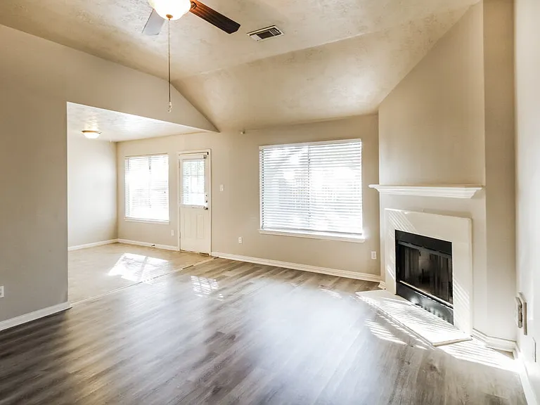 12315 Claresholm Dr — Photo 5