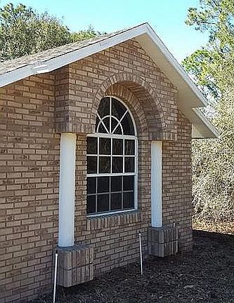 3rd image of 688 W Oxford Dr