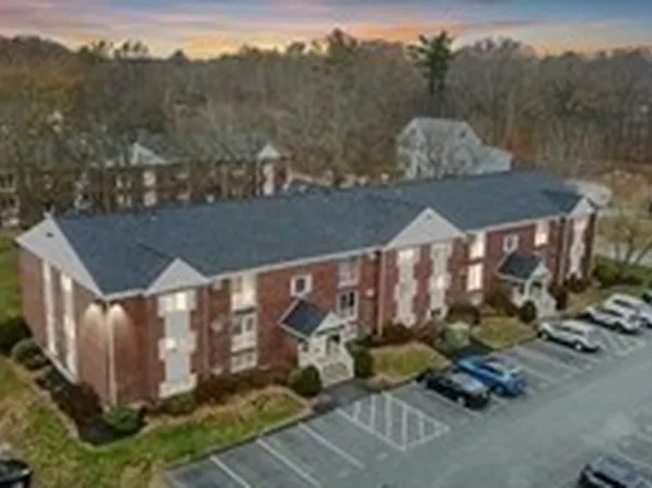 21 Clarks Rd APT 204, Amesbury, MA 01913