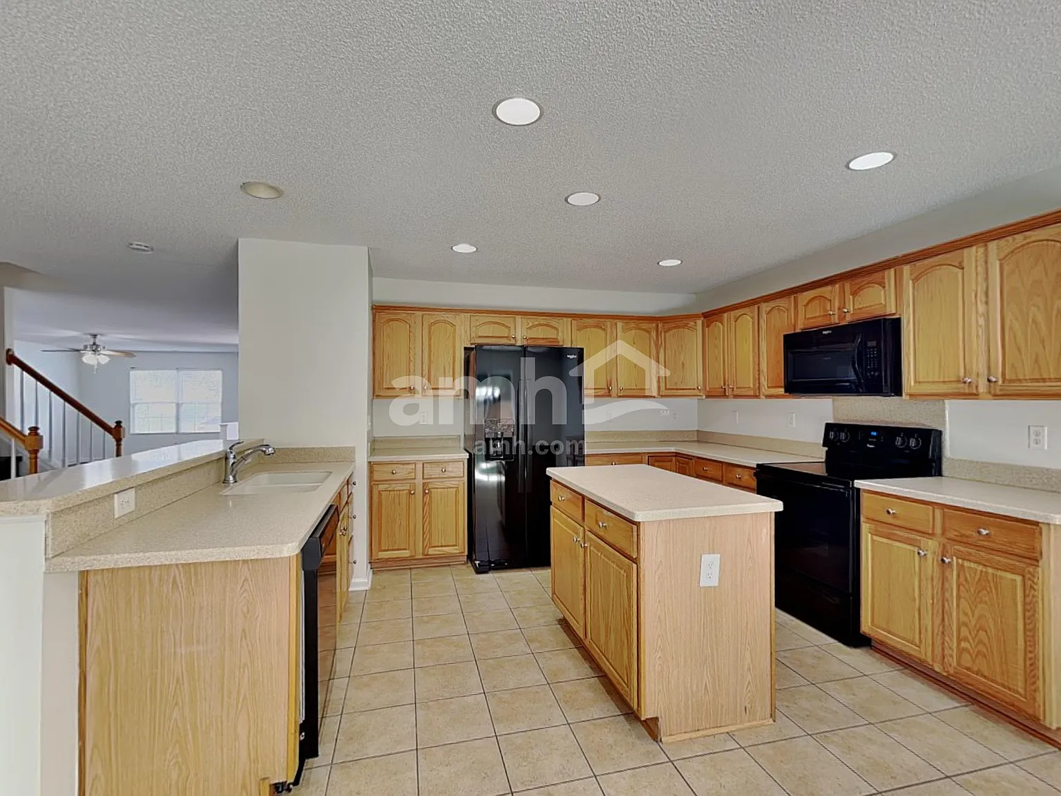 4 bed, 2.5 bath, 2584 sqft, $2,455 — Photo 3