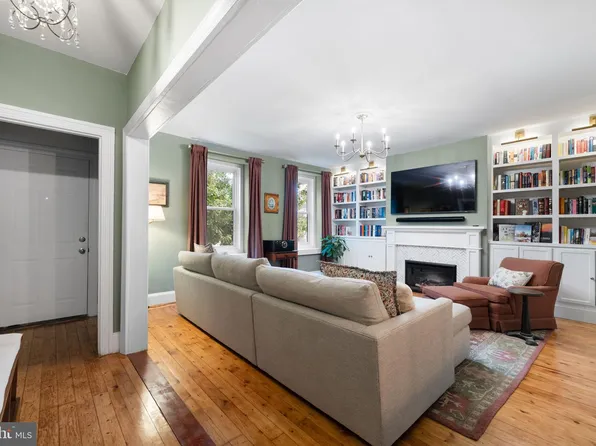 402 Leverington Ave, Philadelphia, PA 19128