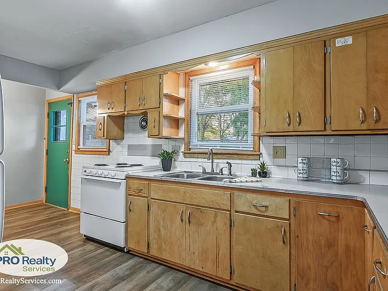 208 2nd St SW — Photo 5