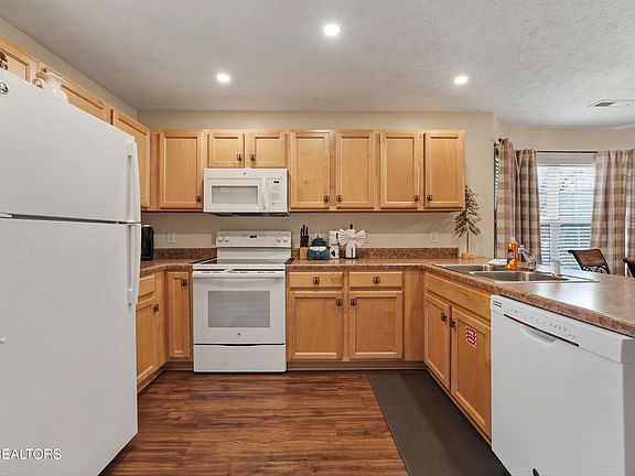5th image of 2032 Slippery Rock Cir