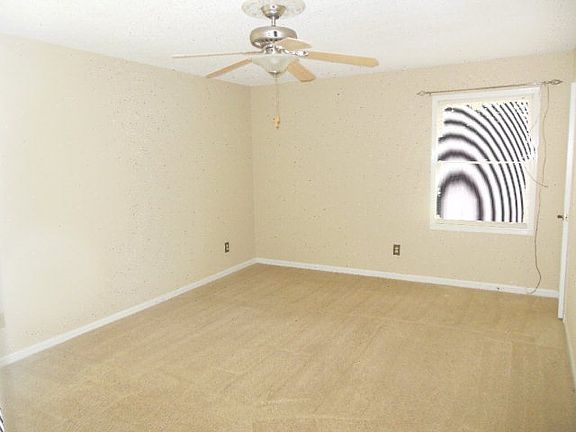 3rd image of 803 Eastwood Dr