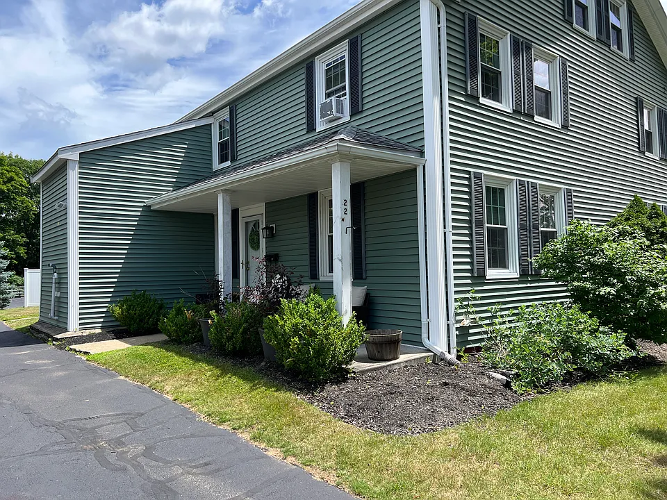 22-26 School St #22