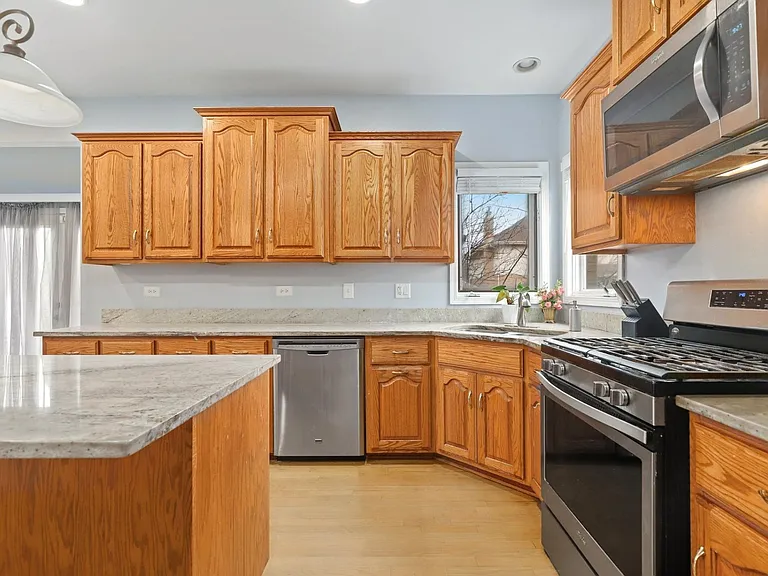 520 N Veterans Pkwy — Photo 11