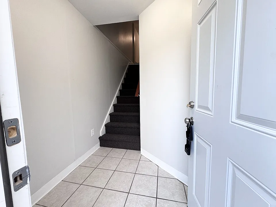 526 E Main St
