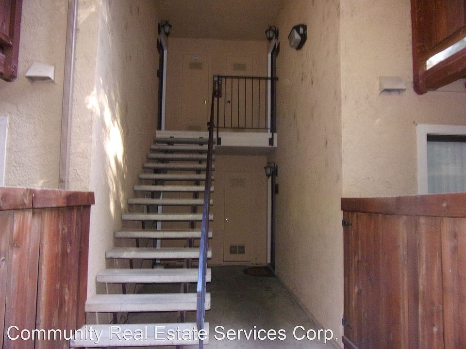 1st image of 598 Arcadia Dr