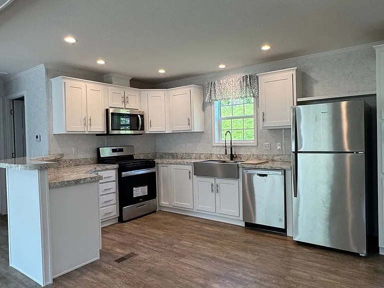 465-8 Royal Manor Rd — Photo 4